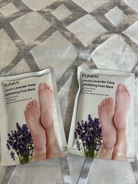 Luxury Lavender Deep Exfoliating Foot Mask – White